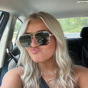 Meet your Posher, Bailey